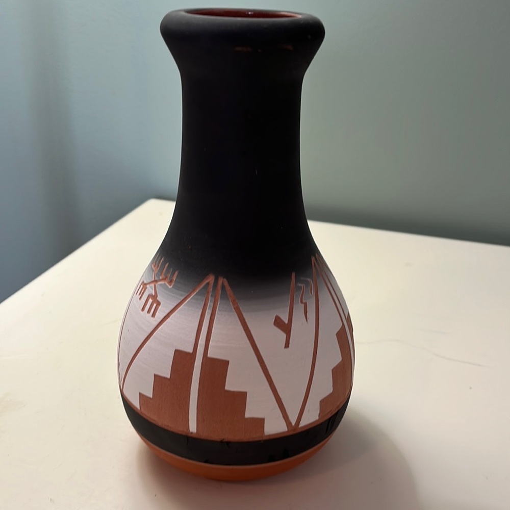 Vintage Sioux pottery. Black, white and terracotta.